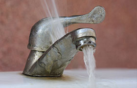 Water leak faucet